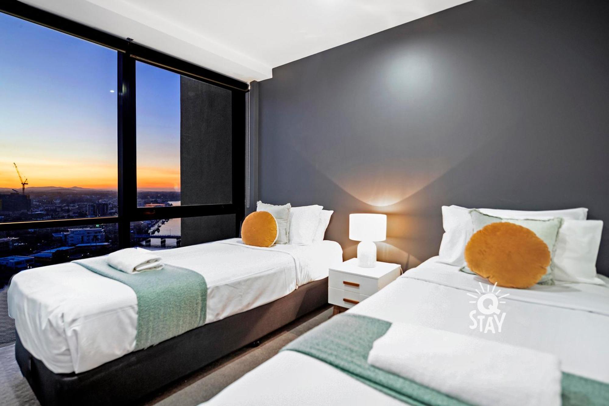 Circle On Cavill - 2 Bedroom Hinterland In The Heart Of Surfers Paradise *