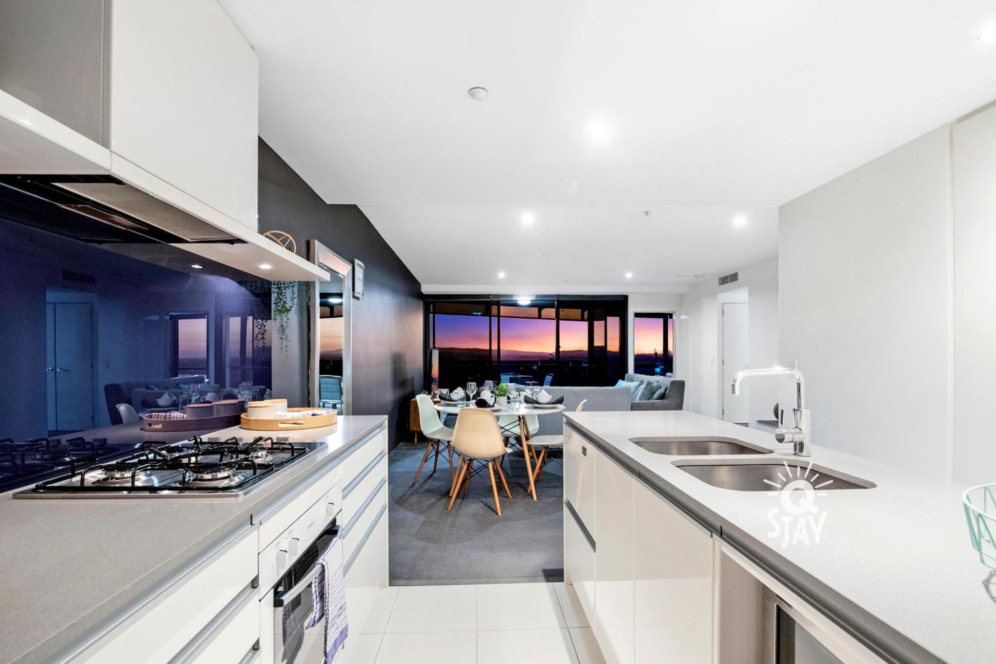 Circle On Cavill - 2 Bedroom Hinterland In The Heart Of Surfers Paradise Apartment