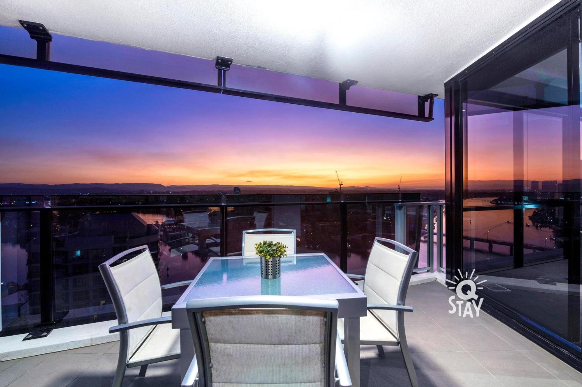 Apartment Circle On Cavill - 2 Bedroom Hinterland In The Heart Of Surfers Paradise Gold Coast