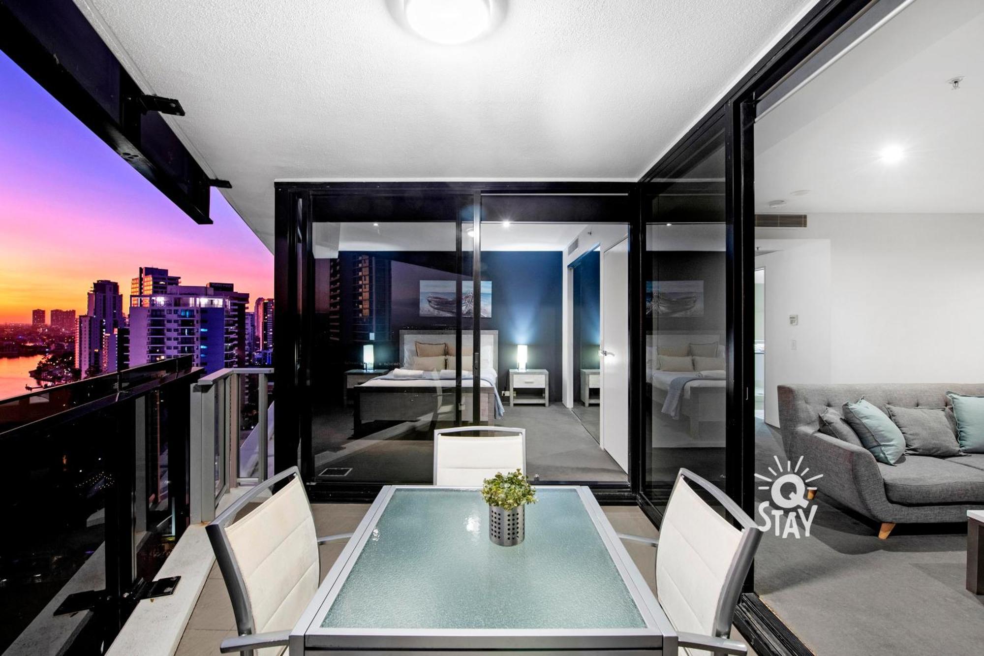 Apartment Circle On Cavill - 2 Bedroom Hinterland In The Heart Of Surfers Paradise *