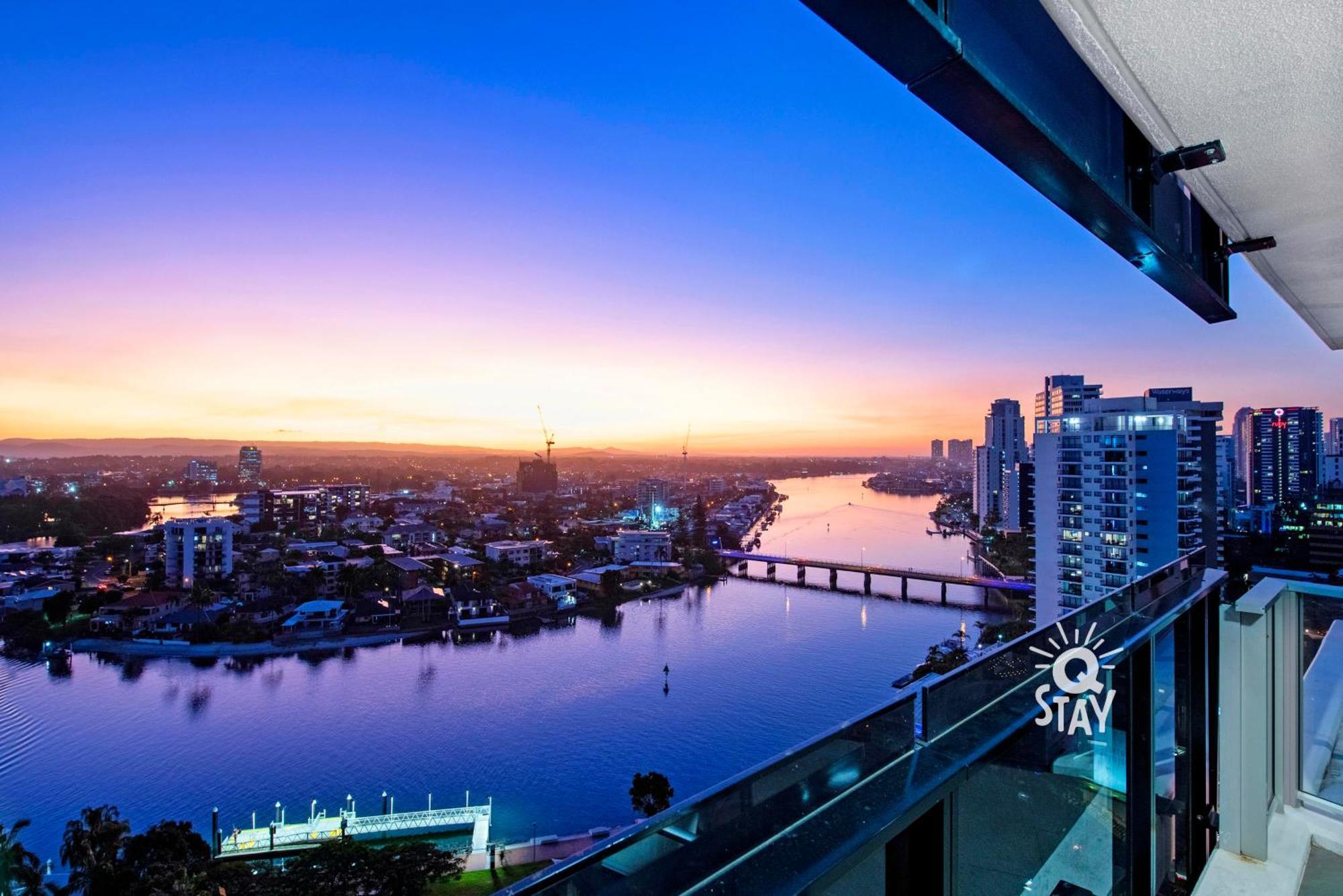 Circle On Cavill Surfers Paradise Mid Week Madness Deal - Q Apartment