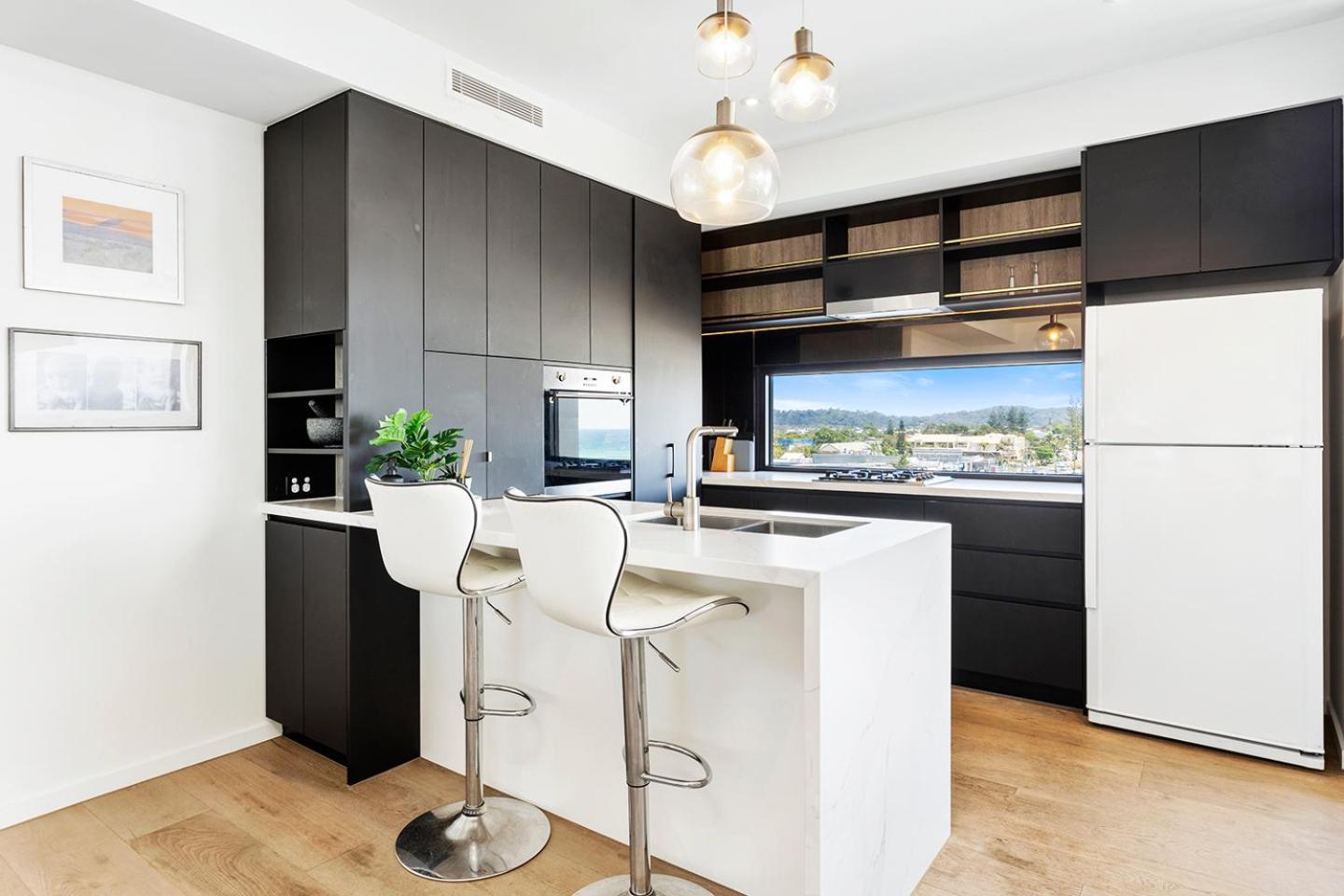 5th Floor Beachside Ocean View With Wi-fi, Pool And Gym Apartment Gold Coast