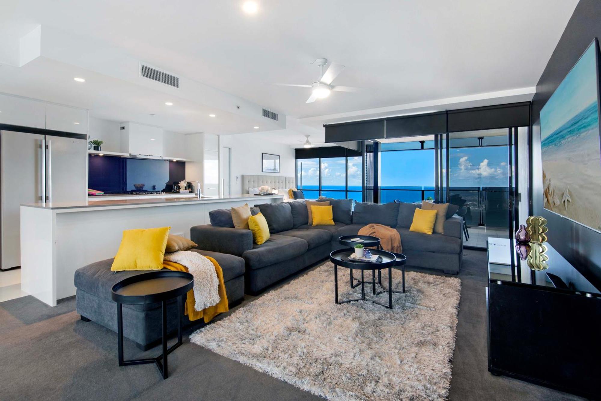 Circle On Cavill - Self Contained & Privately Managed - Wow Apartment
