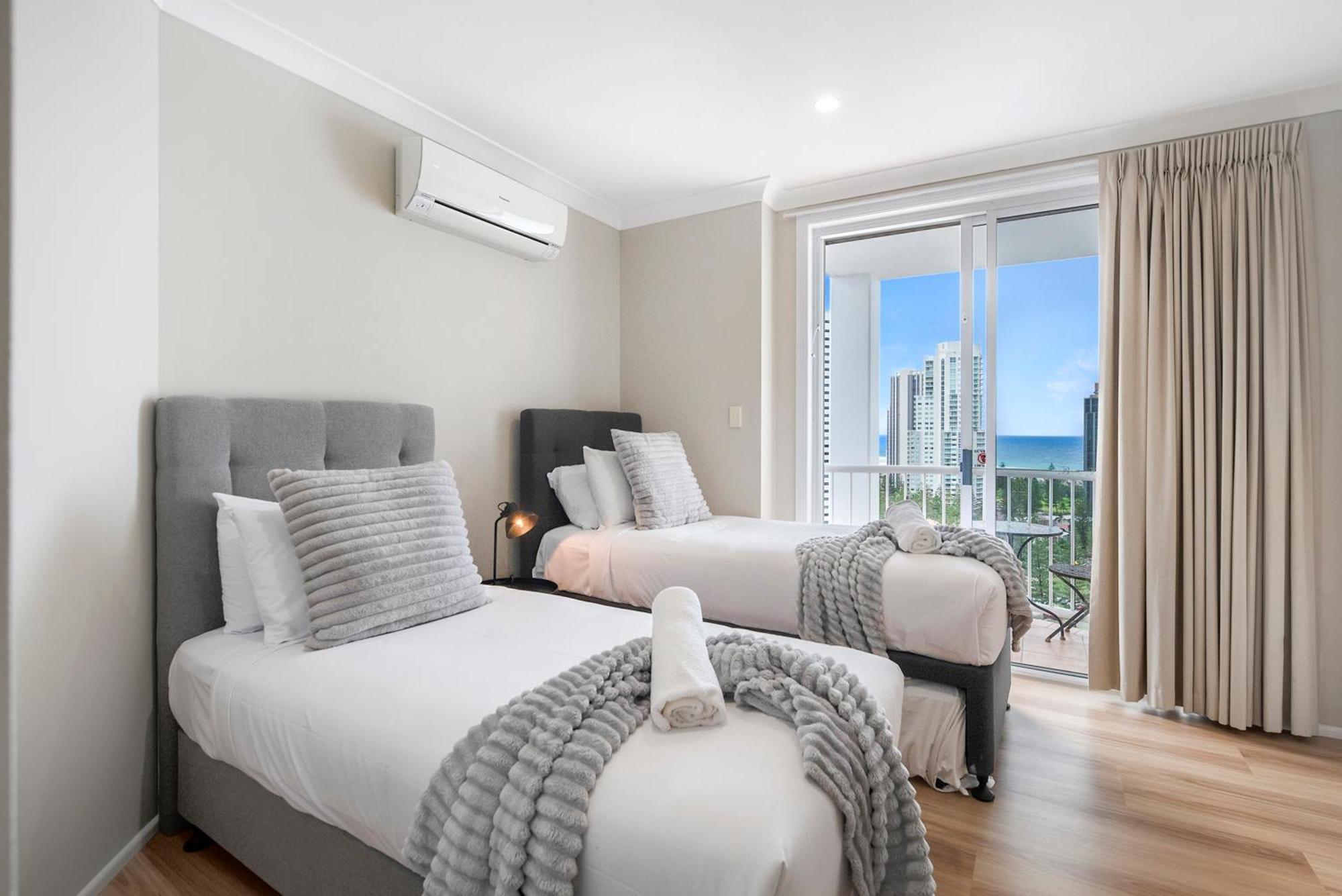 Self Contained & Privately Managed 4 Bedroom Penthouse - Broadbeach * Gold Coast