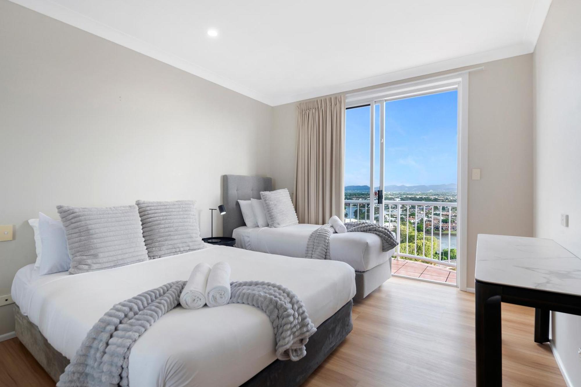 Self Contained & Privately Managed 4 Bedroom Penthouse - Broadbeach * Gold Coast