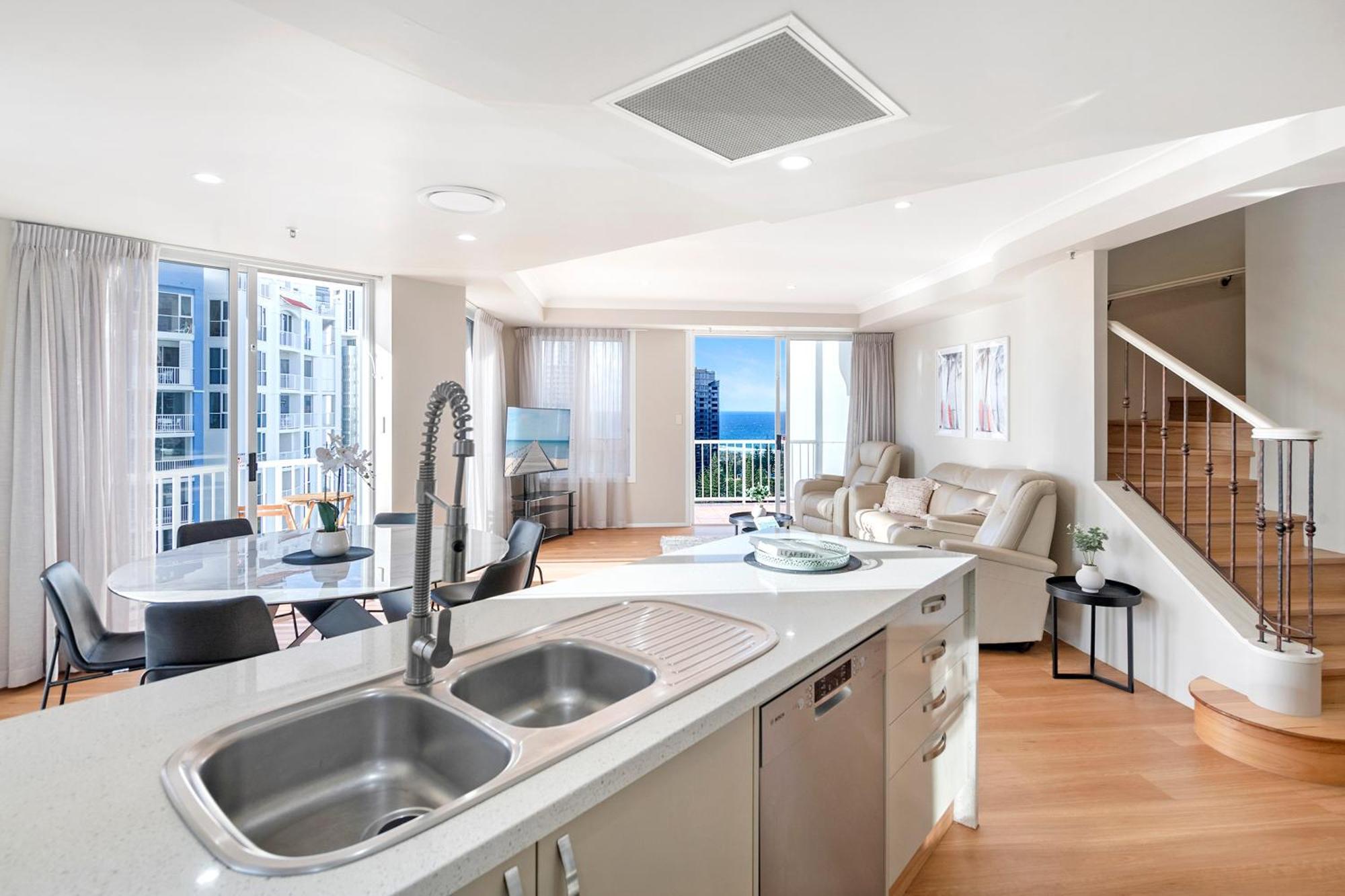 Apartment Self Contained & Privately Managed 4 Bedroom Penthouse - Broadbeach *