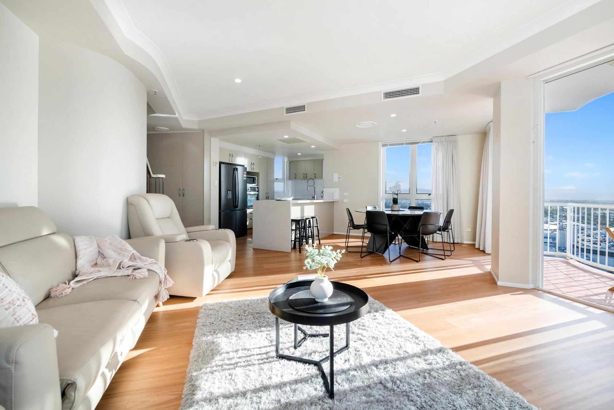 Self Contained & Privately Managed 4 Bedroom Penthouse - Broadbeach Apartment Gold Coast