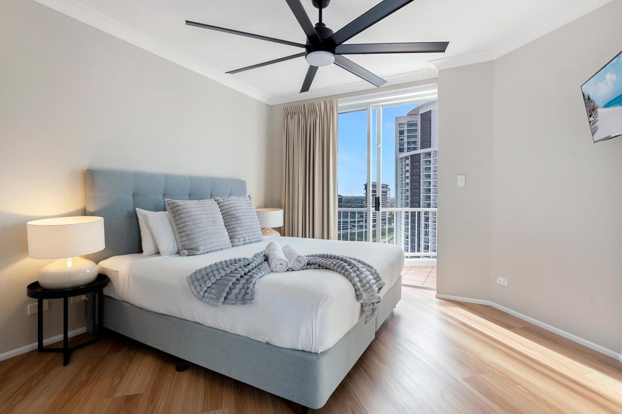 Self Contained & Privately Managed 4 Bedroom Penthouse - Broadbeach * Gold Coast