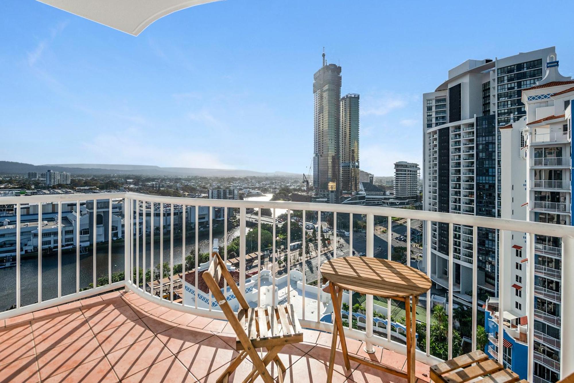 Apartment Self Contained & Privately Managed 4 Bedroom Penthouse - Broadbeach *
