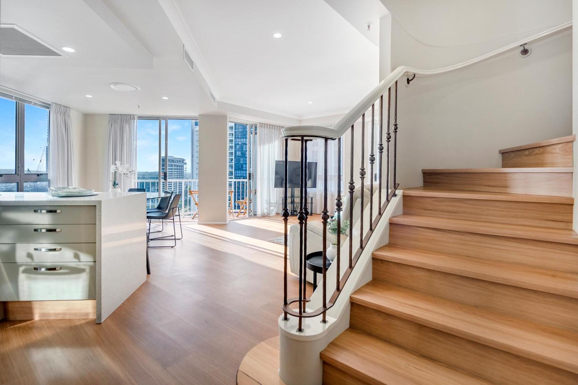 Four Bedroom Penthouse Broadbeach - Self Contained & Privately Managed - Wow Apartment Gold Coast
