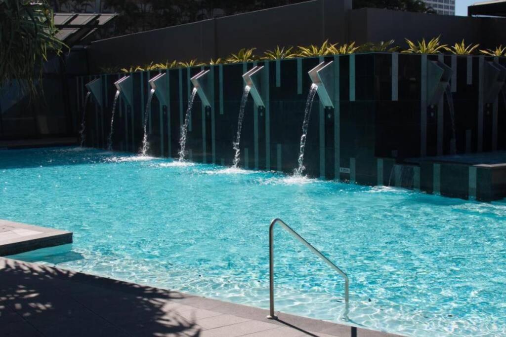 Apartment 2 Bedroom Circle On Cavil Gold Coast