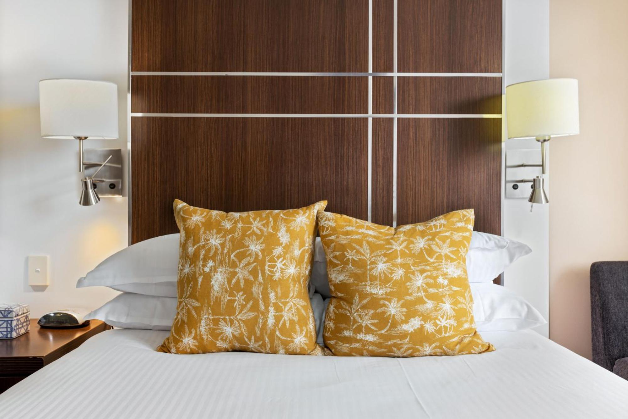 Cosy Studio With Ocean Views & Rooftop Jacuzzis Inn Gold Coast