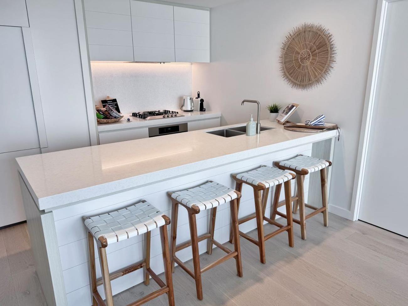 Apartment Luxury 2br 16th Flr Ocean Views