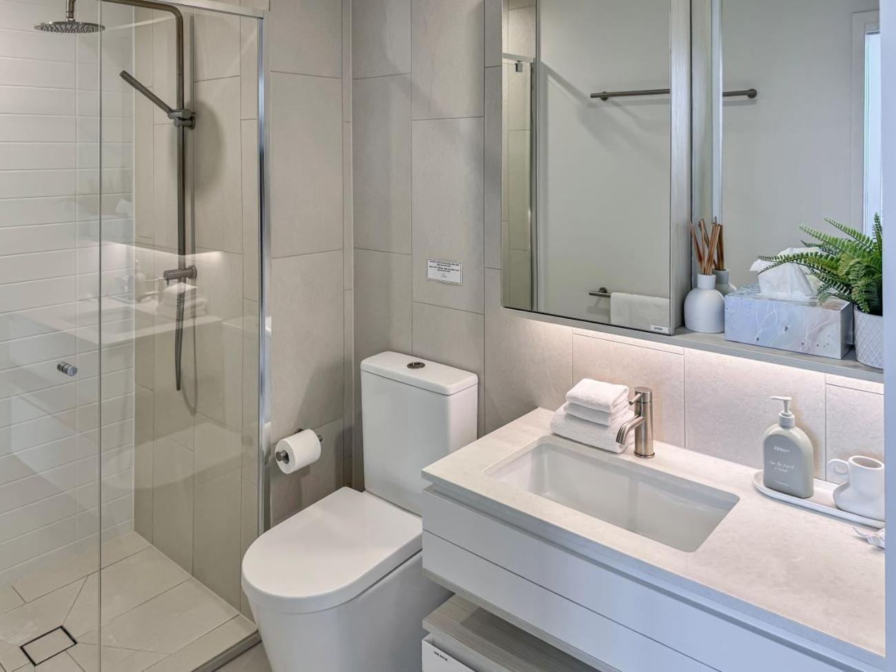 Luxury 2br 16th Flr Ocean Views * Gold Coast
