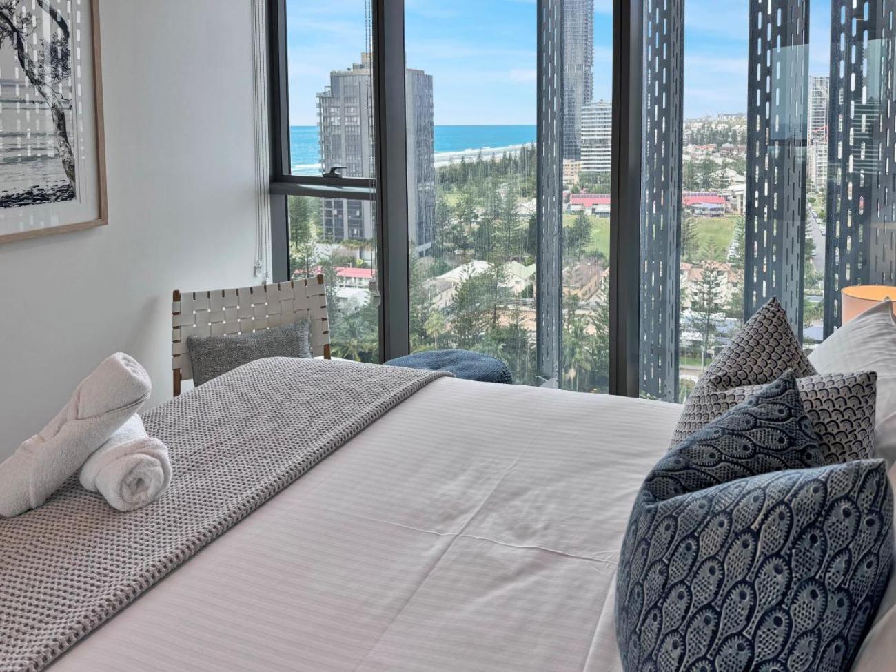Luxury 2br 16th Flr Ocean Views * Gold Coast