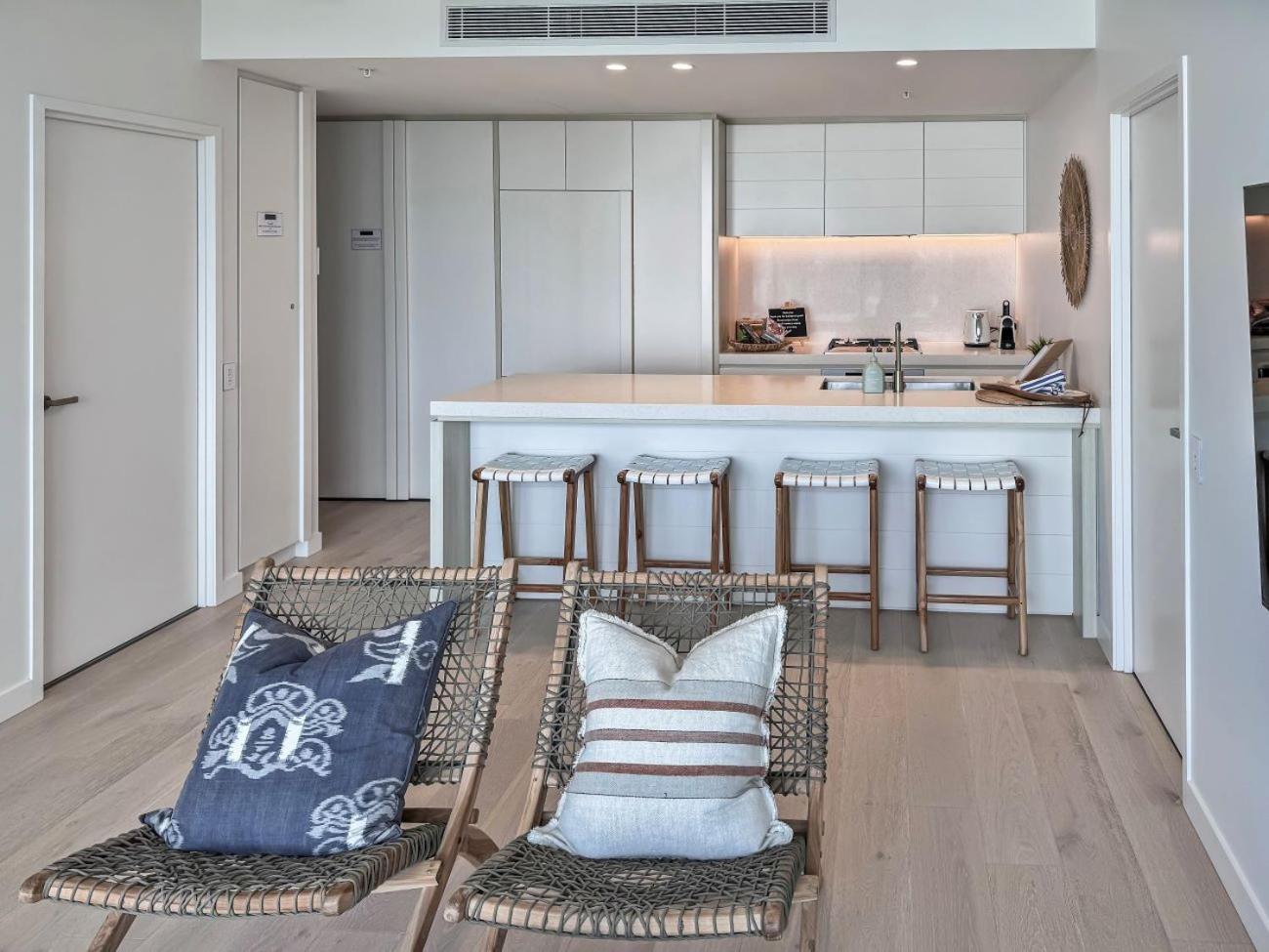 Apartment Luxury 2br 16th Flr Ocean Views
