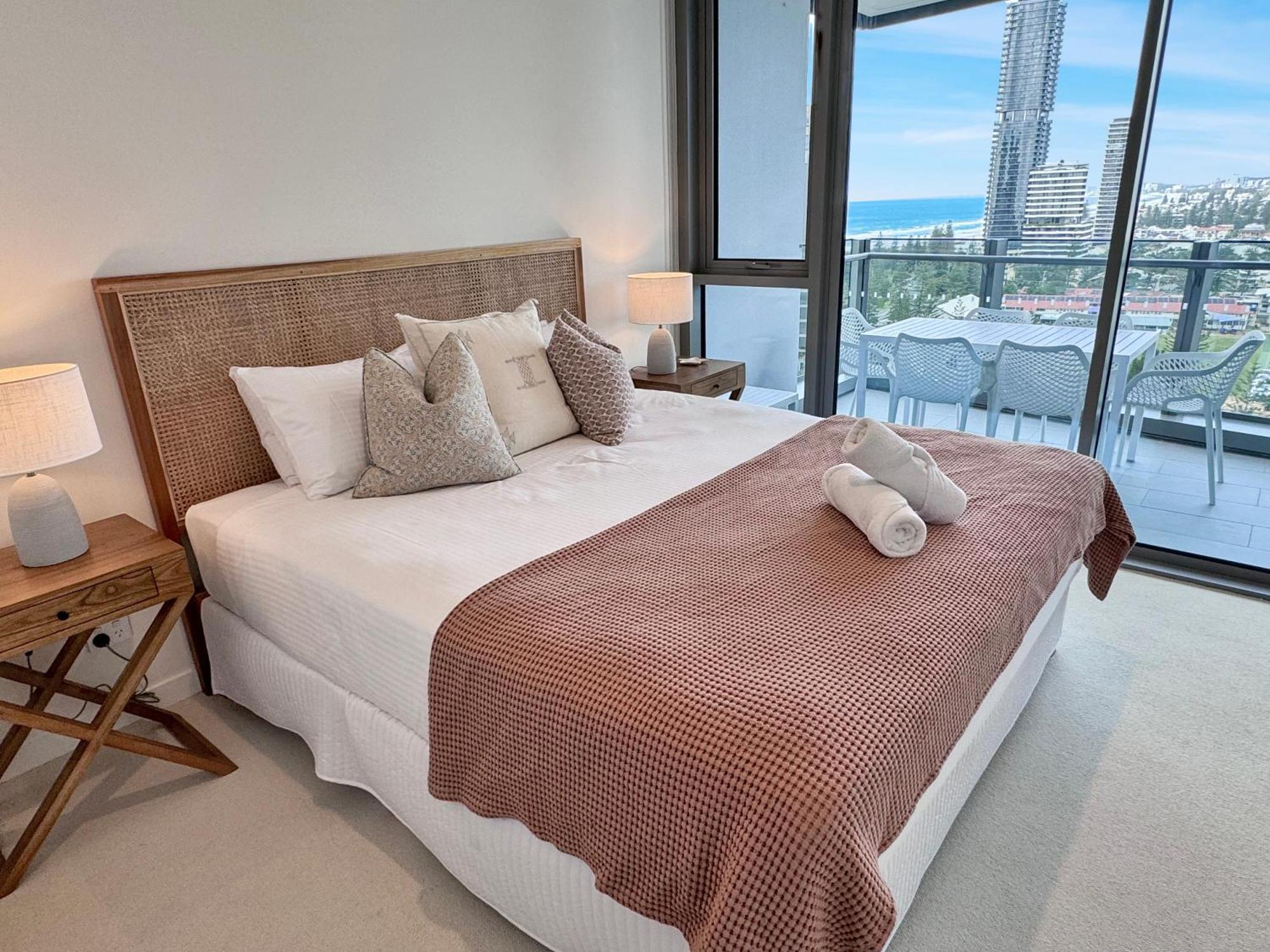 Luxury 2br 16th Flr Ocean Views Gold Coast