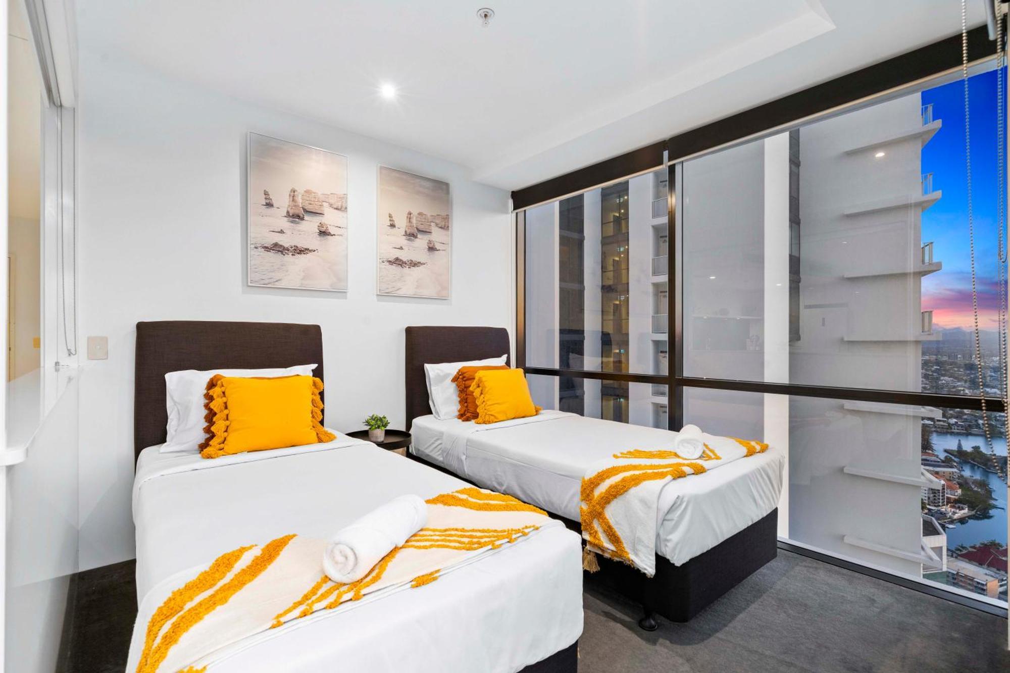 Apartment Circle On Cavill: Hinterland View *