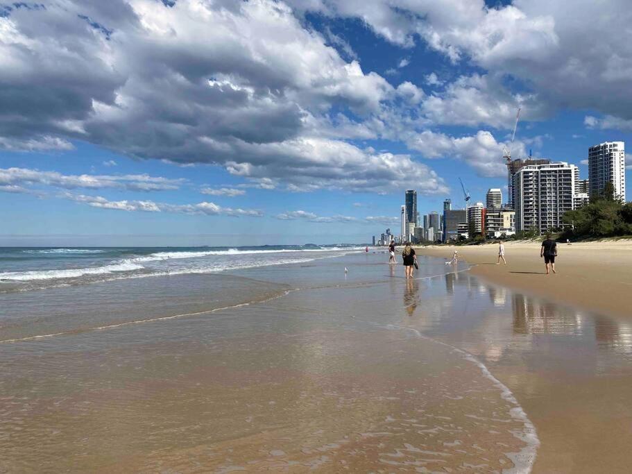 L15 Ocean View With 2 Beds Gold Coast