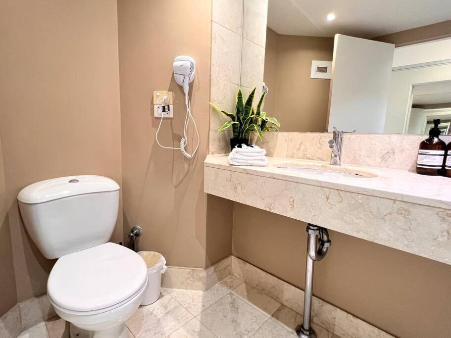 Ocean Front Studio, 2beds, Free Wi-fi Apartment *