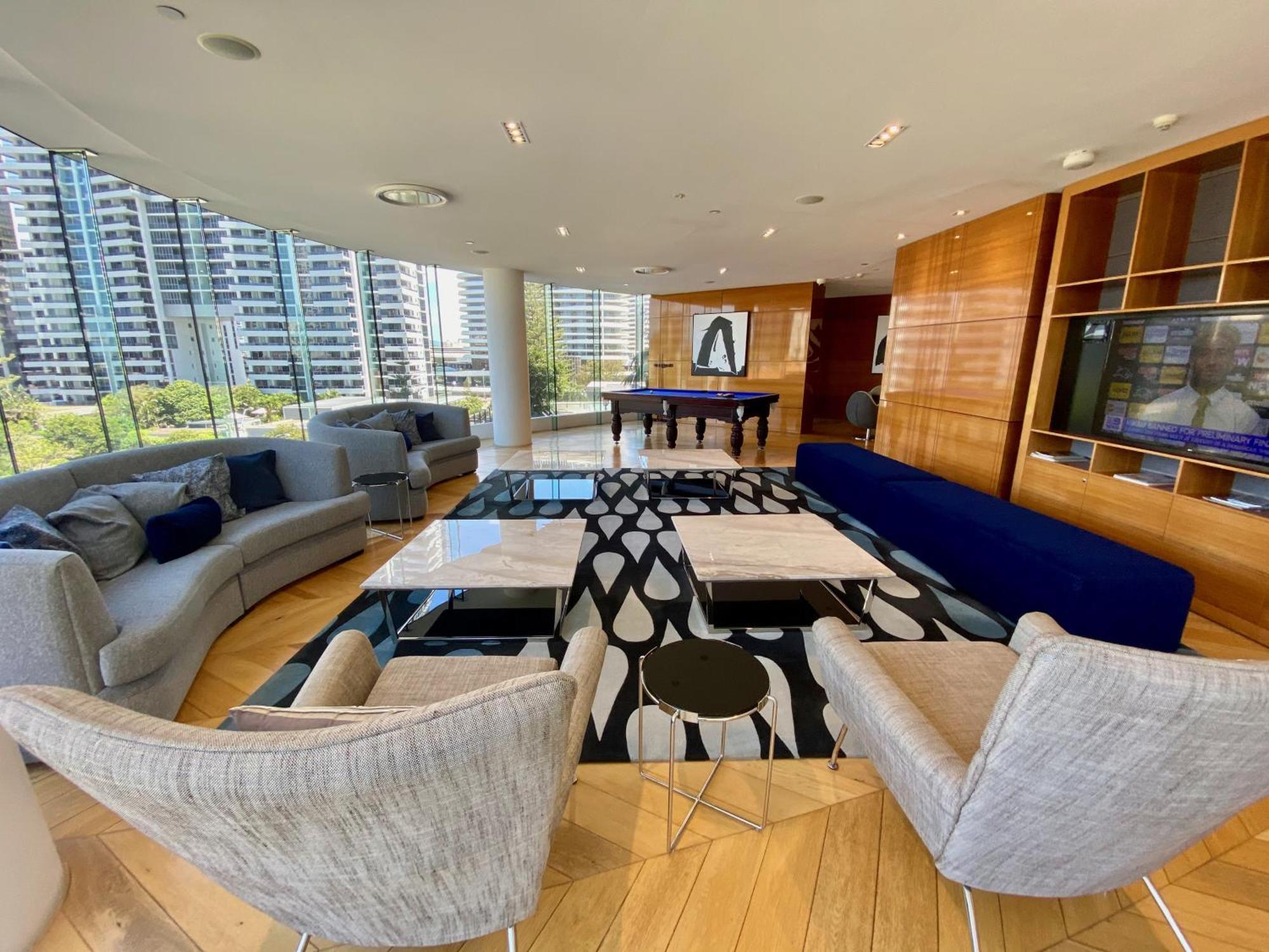 Oracle 2705 Apartment