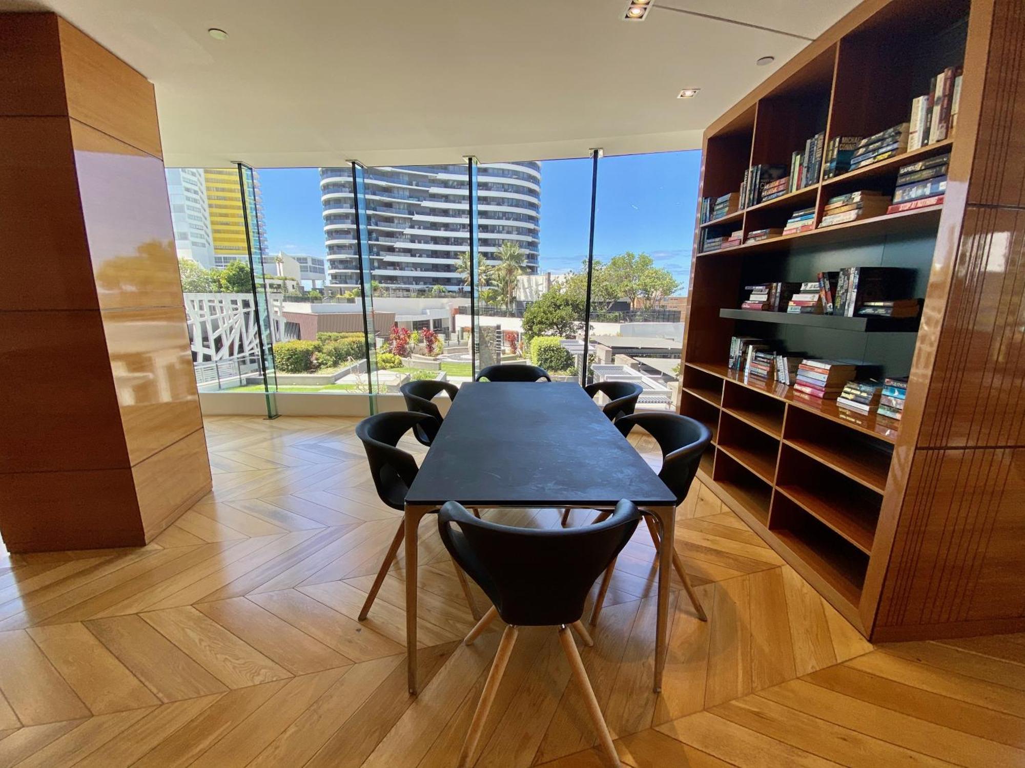 Oracle 2705 Apartment
