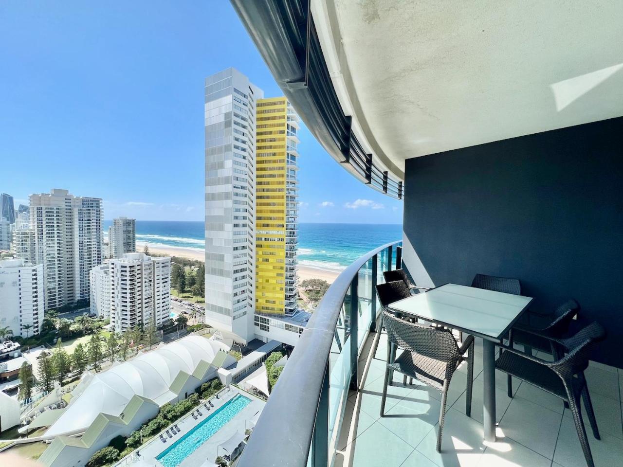 Apartment Oracle 2401
