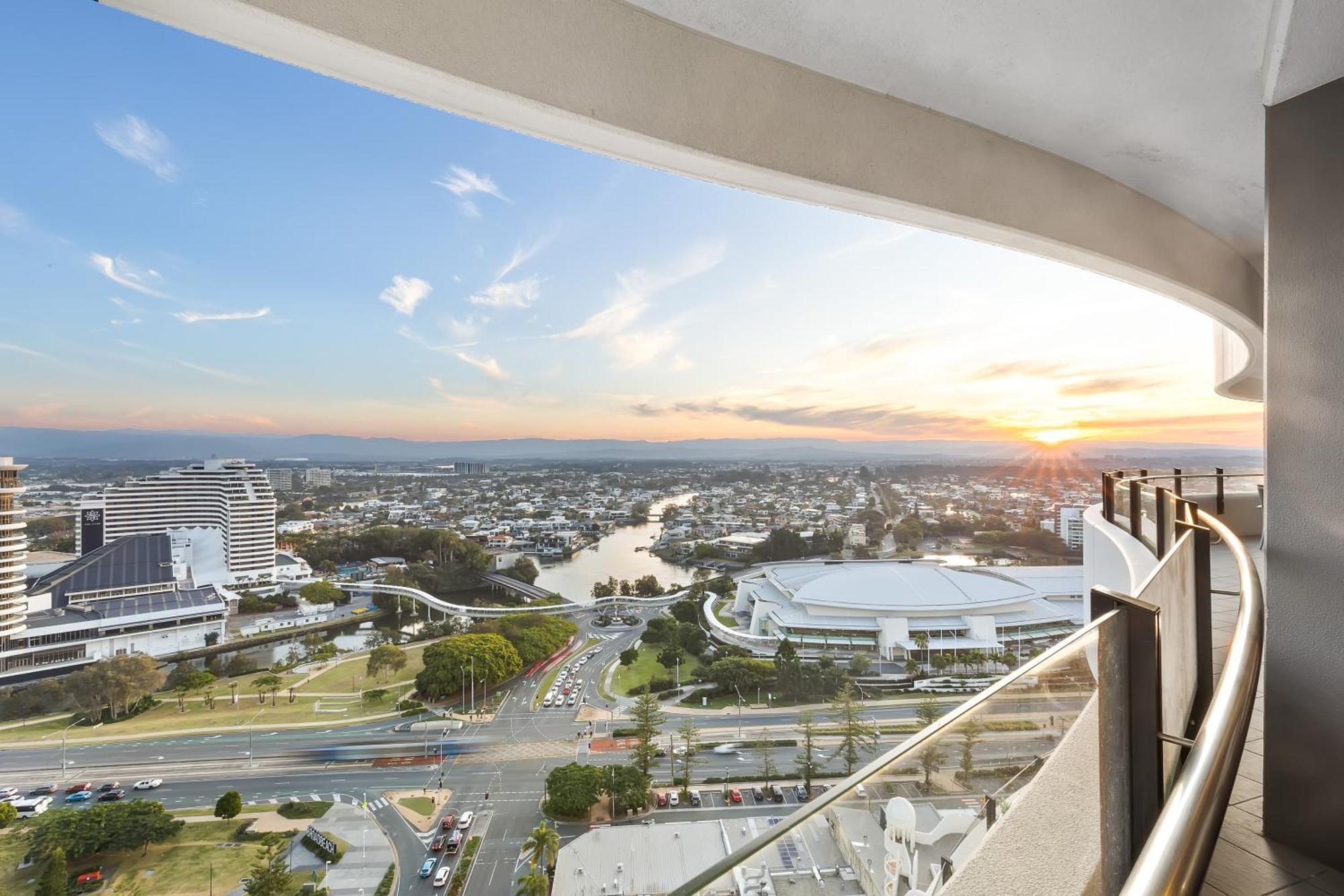 The Wave 2404 Apartment Gold Coast