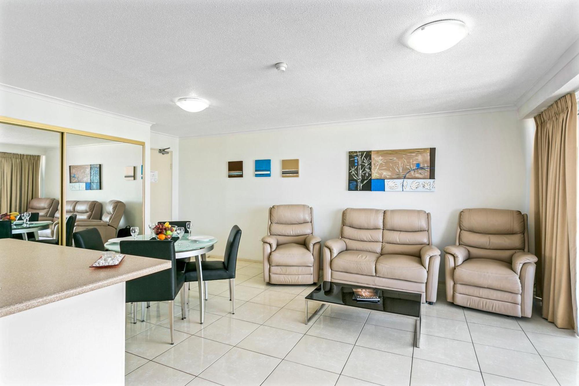 Surfers Beachside Aparthotel 4*