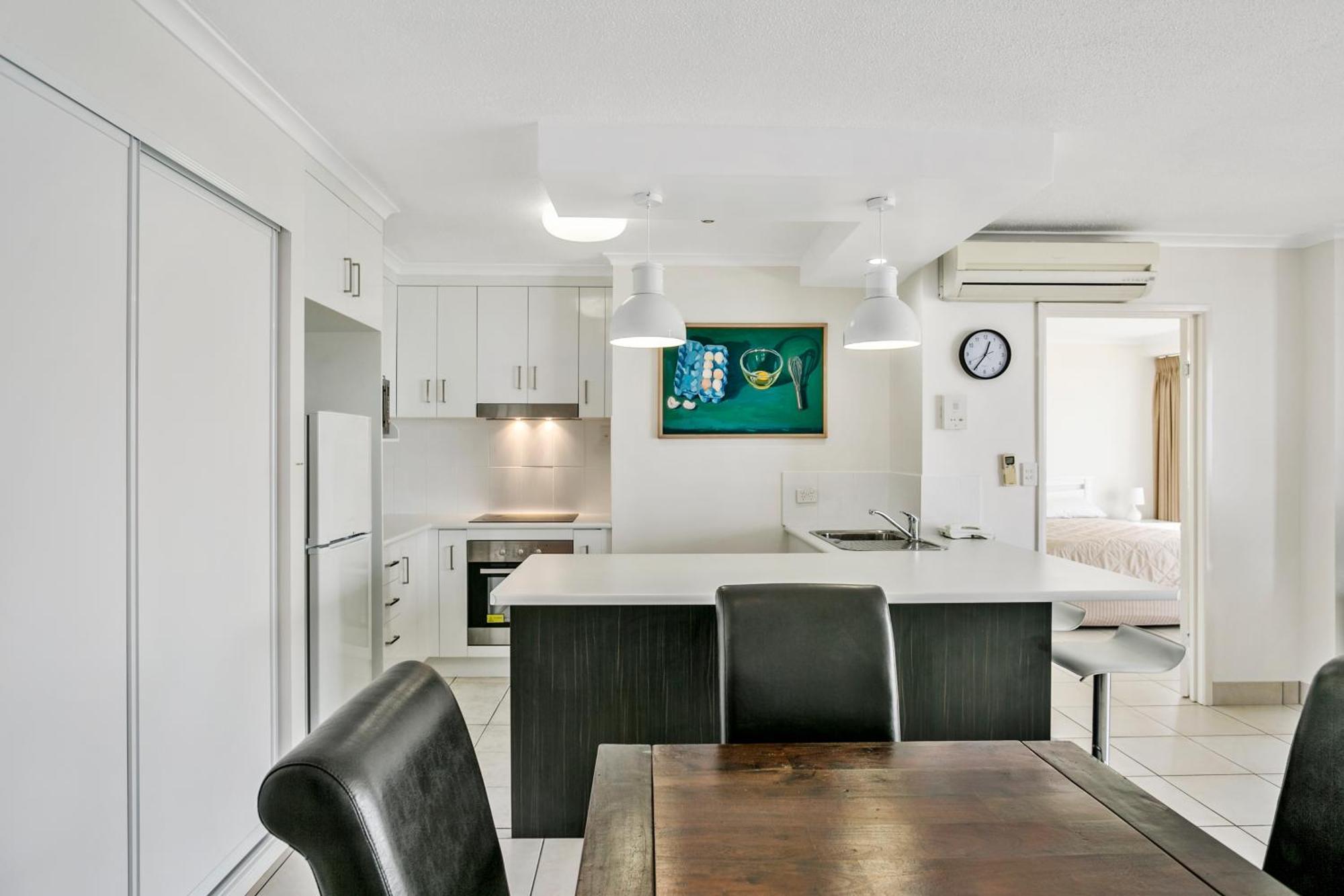 Surfers Beachside Aparthotel 4*