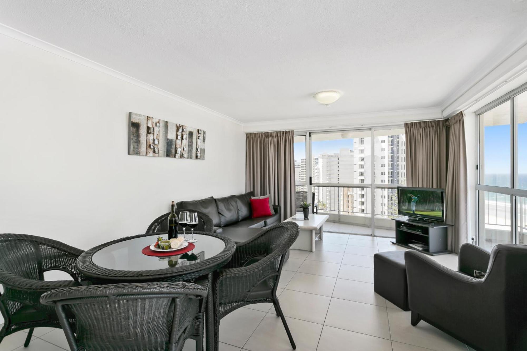 Surfers Beachside Aparthotel 4*