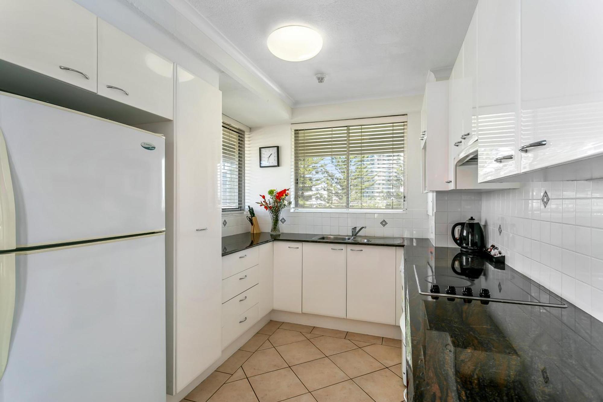Aparthotel Surfers Beachside 4*