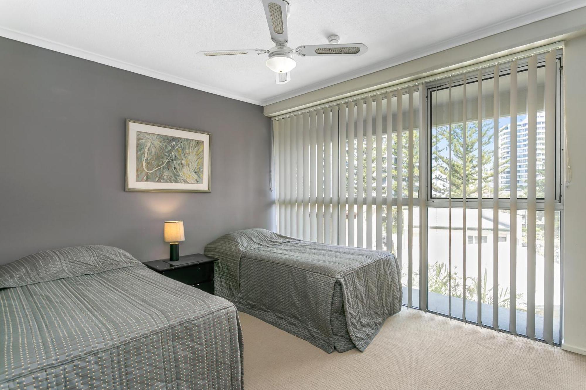 Aparthotel Surfers Beachside 4*