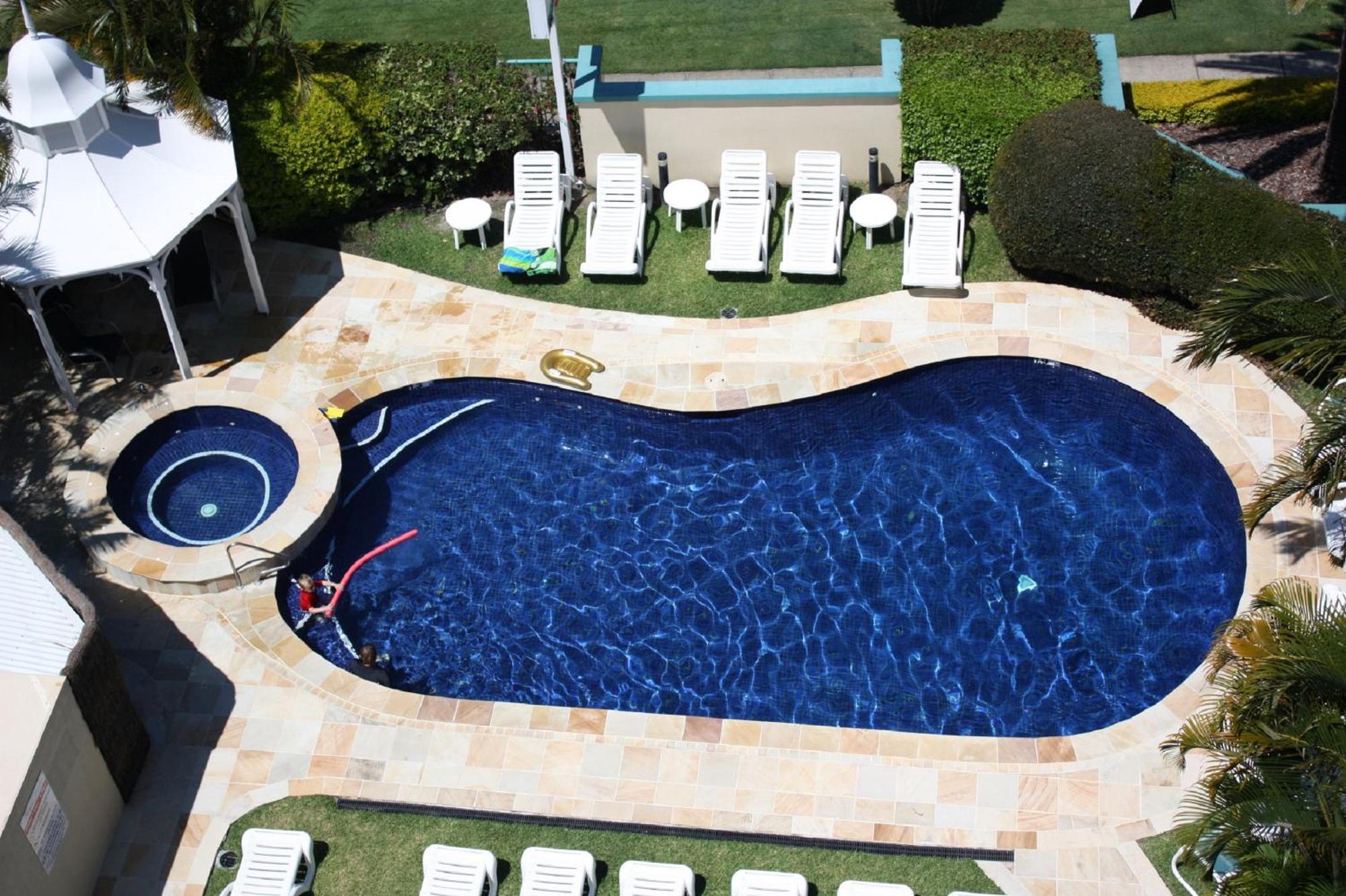 Royal Pacific Aparthotel 4*