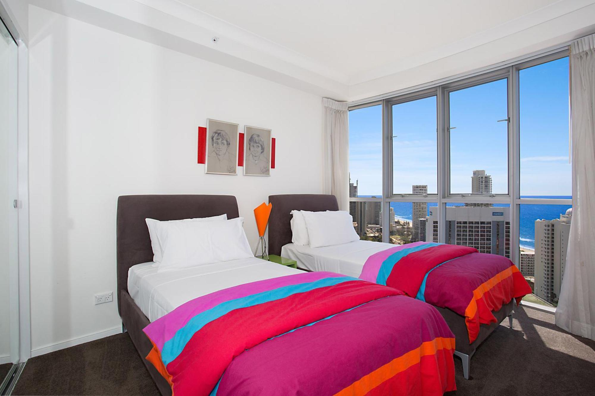 Chevron Renaissance - Hr Surfers Paradise