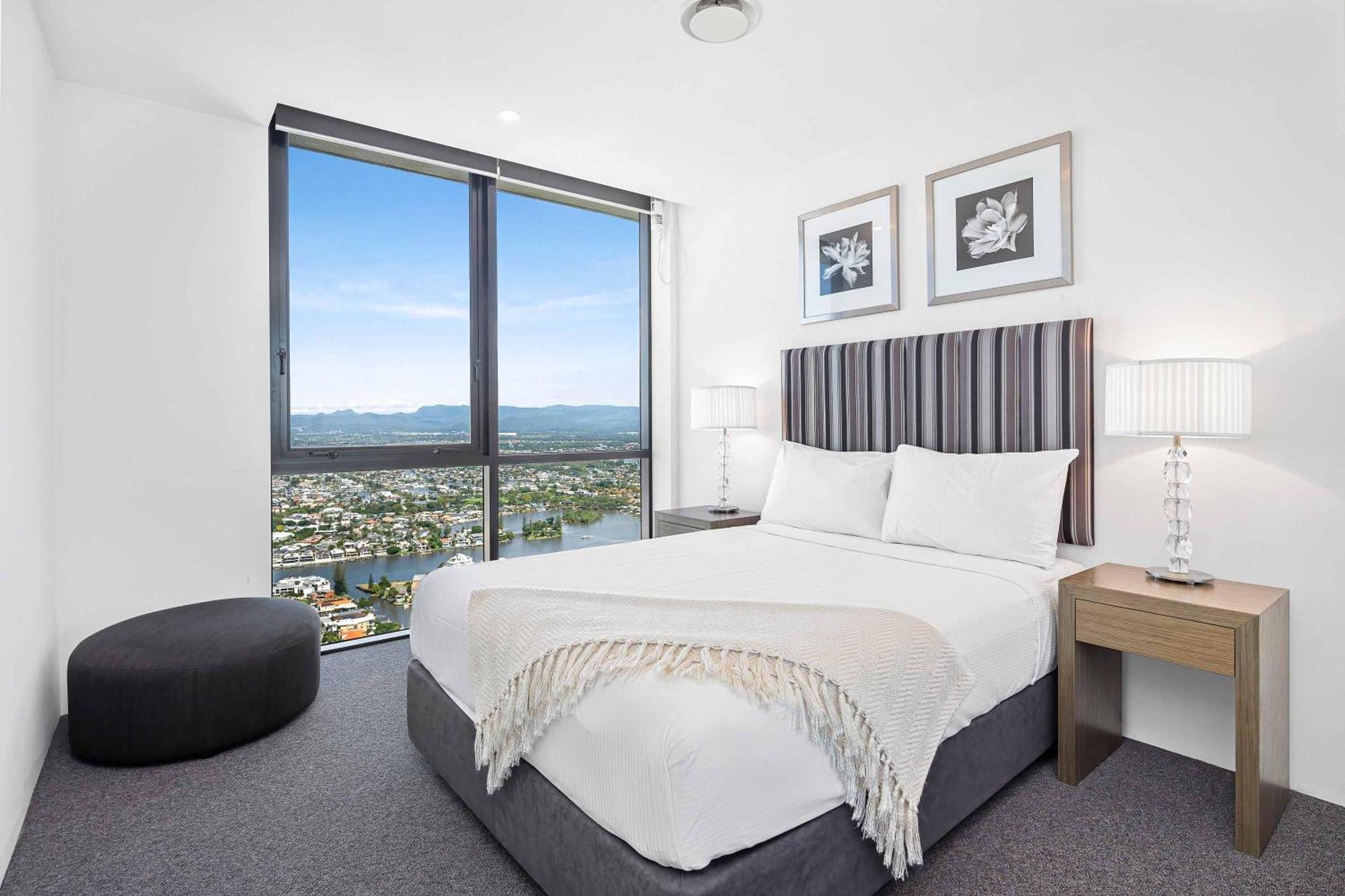 Circle On Cavill Aparthotel 4*