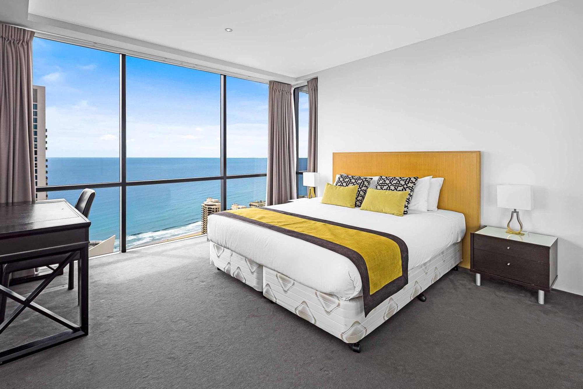 Circle On Cavill Aparthotel 4*