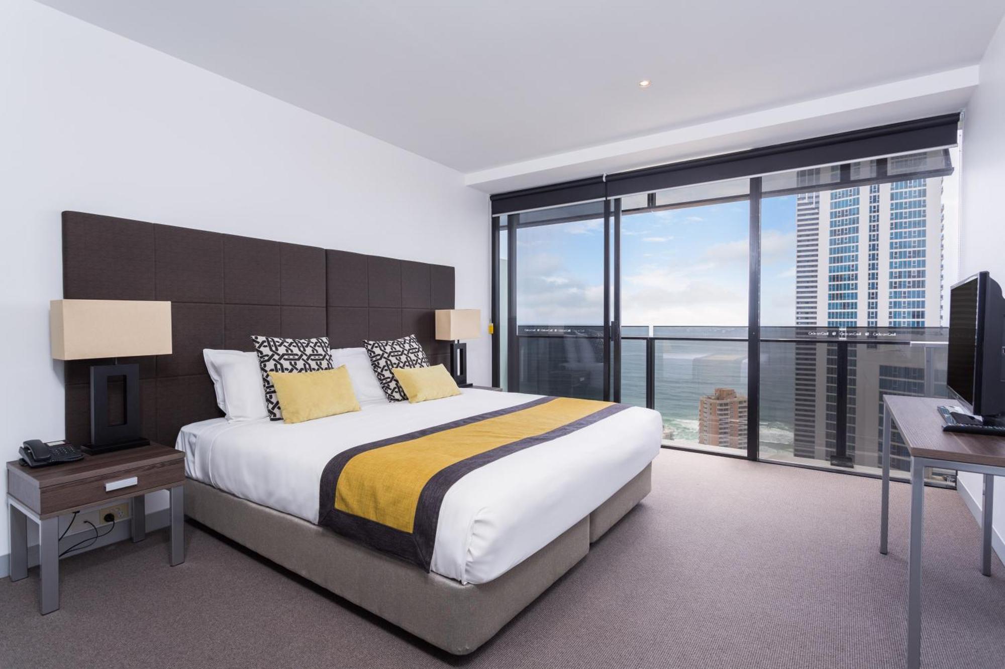 Circle On Cavill Aparthotel