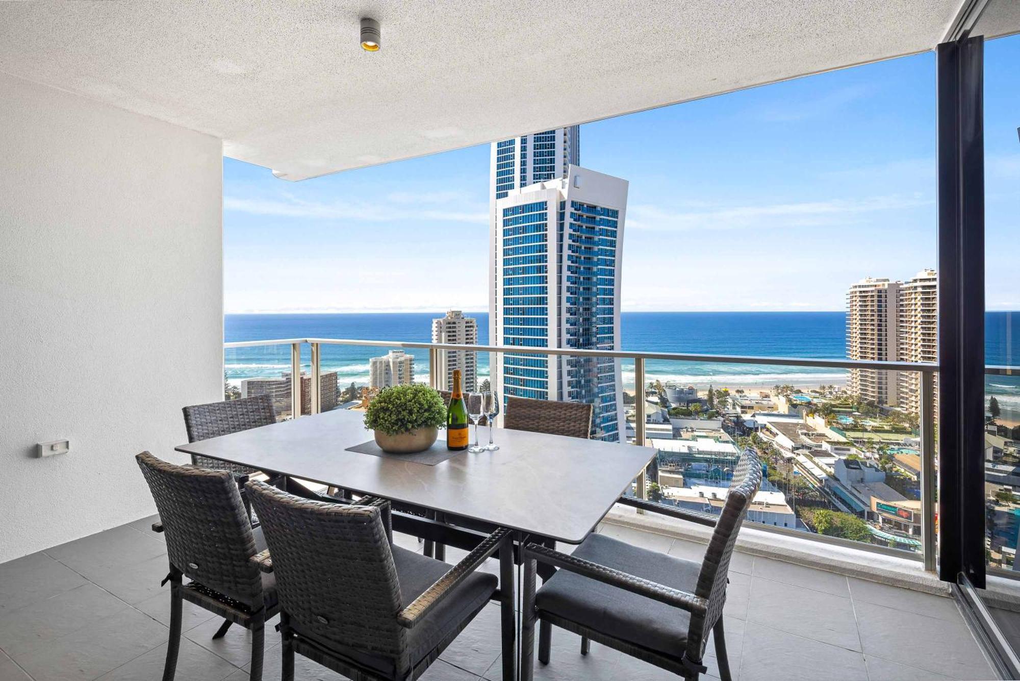 Aparthotel Circle On Cavill 4*