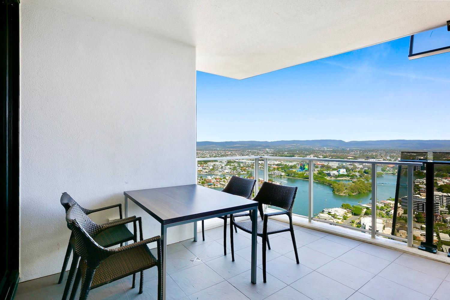 Apartment Circle On Cavill Surfers Paradise Apartments-holiday Paradise *