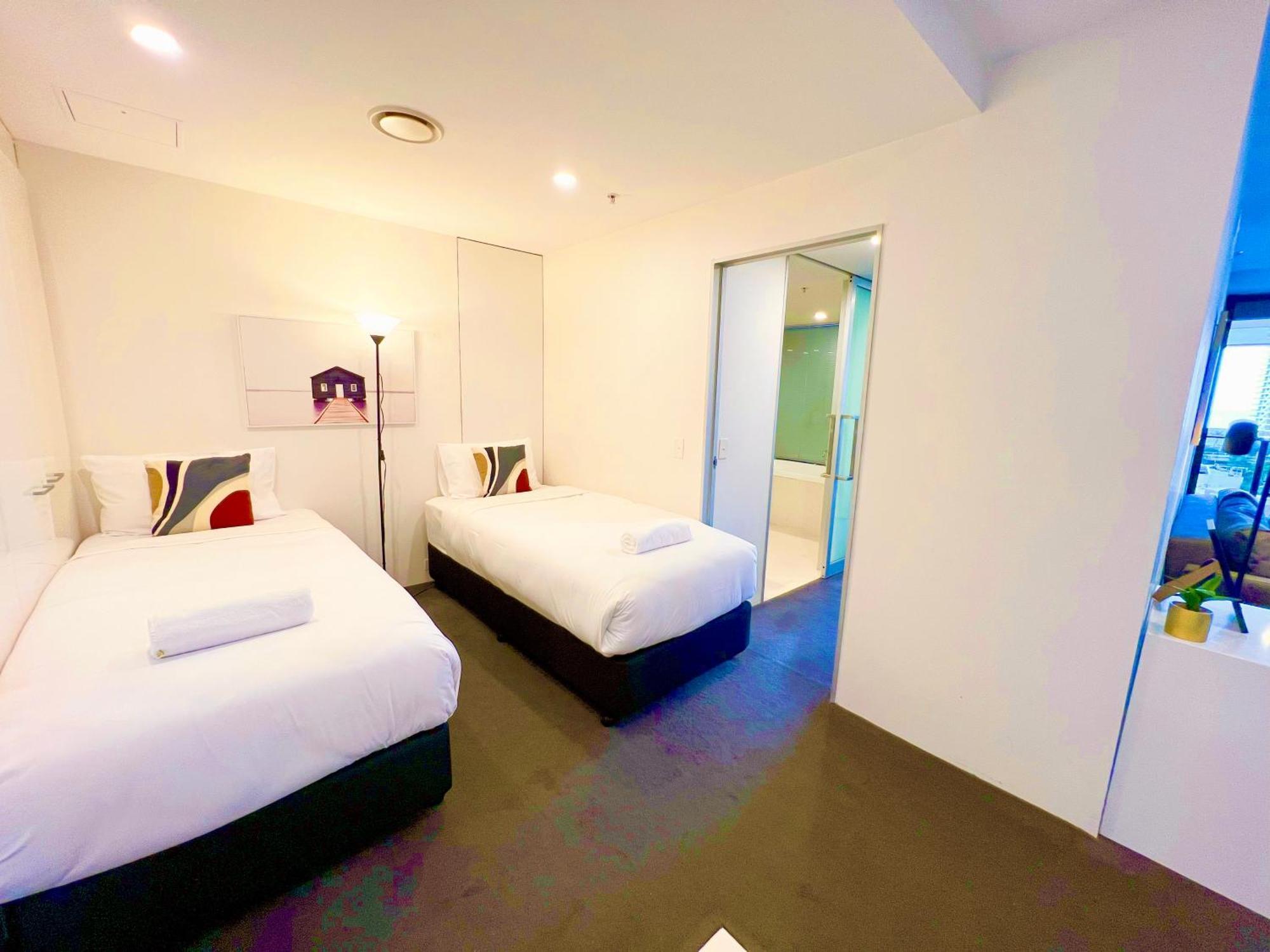 Apartment Circle On Cavill Surfers Paradise Apartments-holiday Paradise