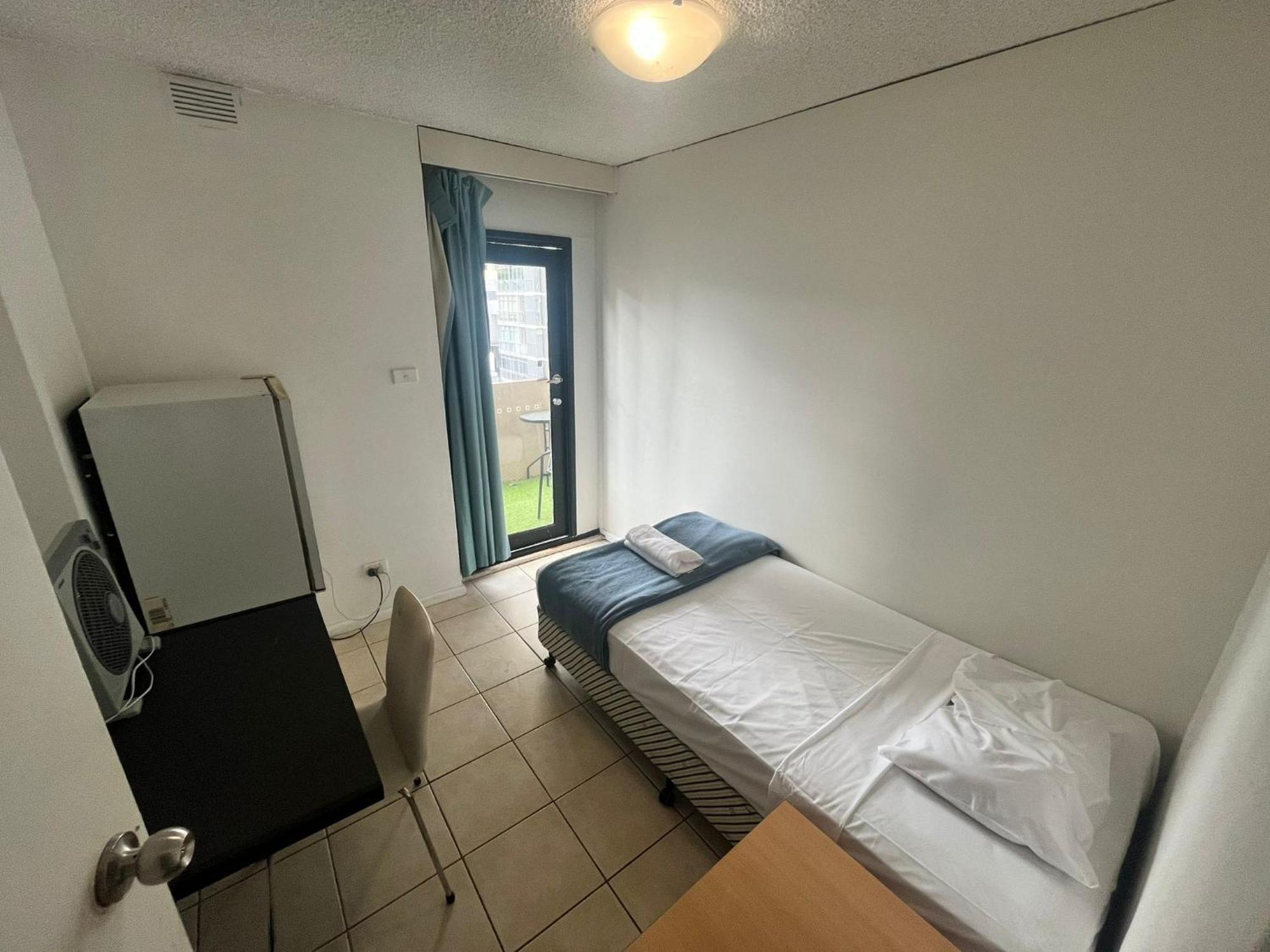 Surfers Private Apartment