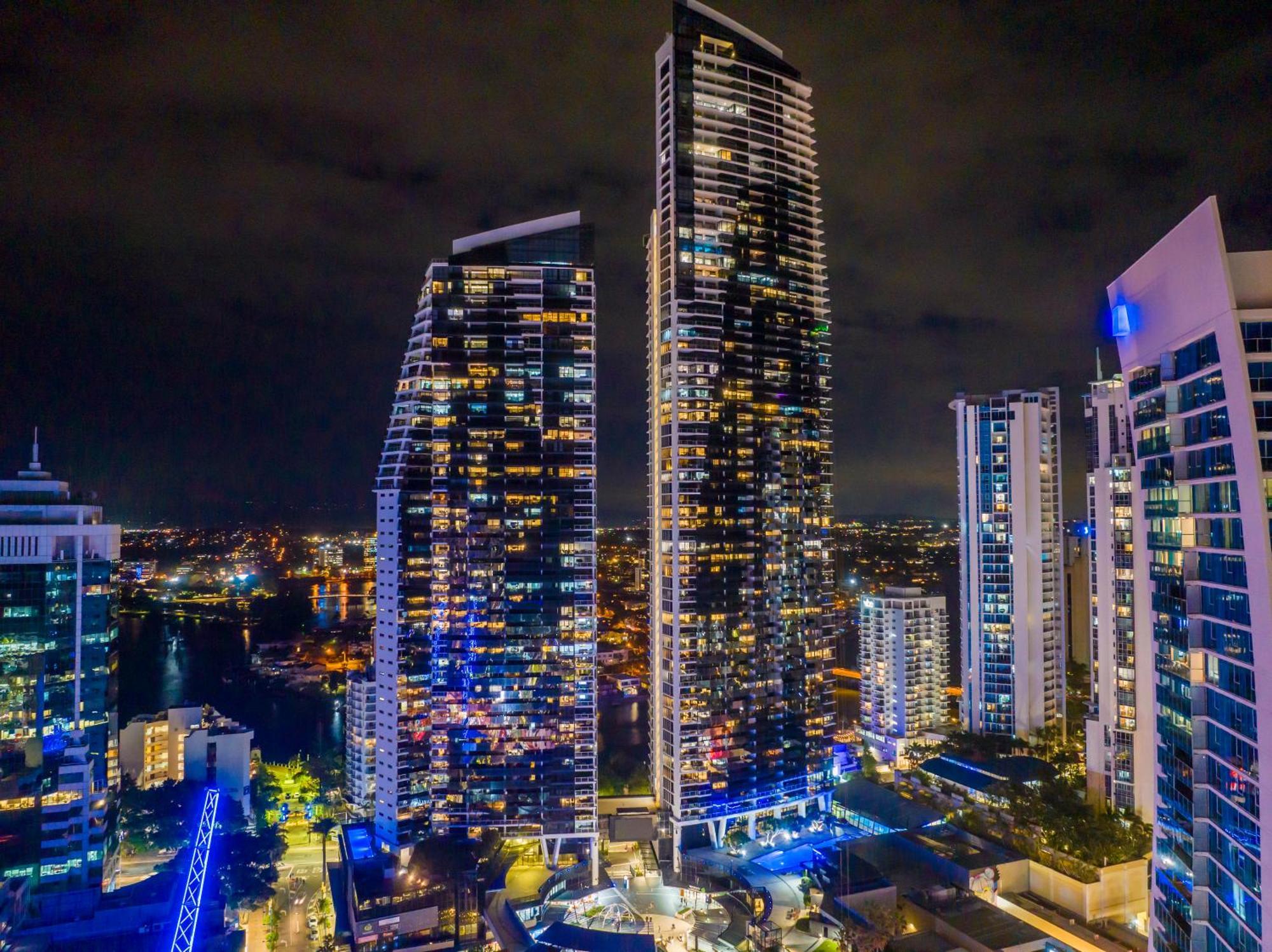 Apartment Circle On Cavill 2brm 25fl *