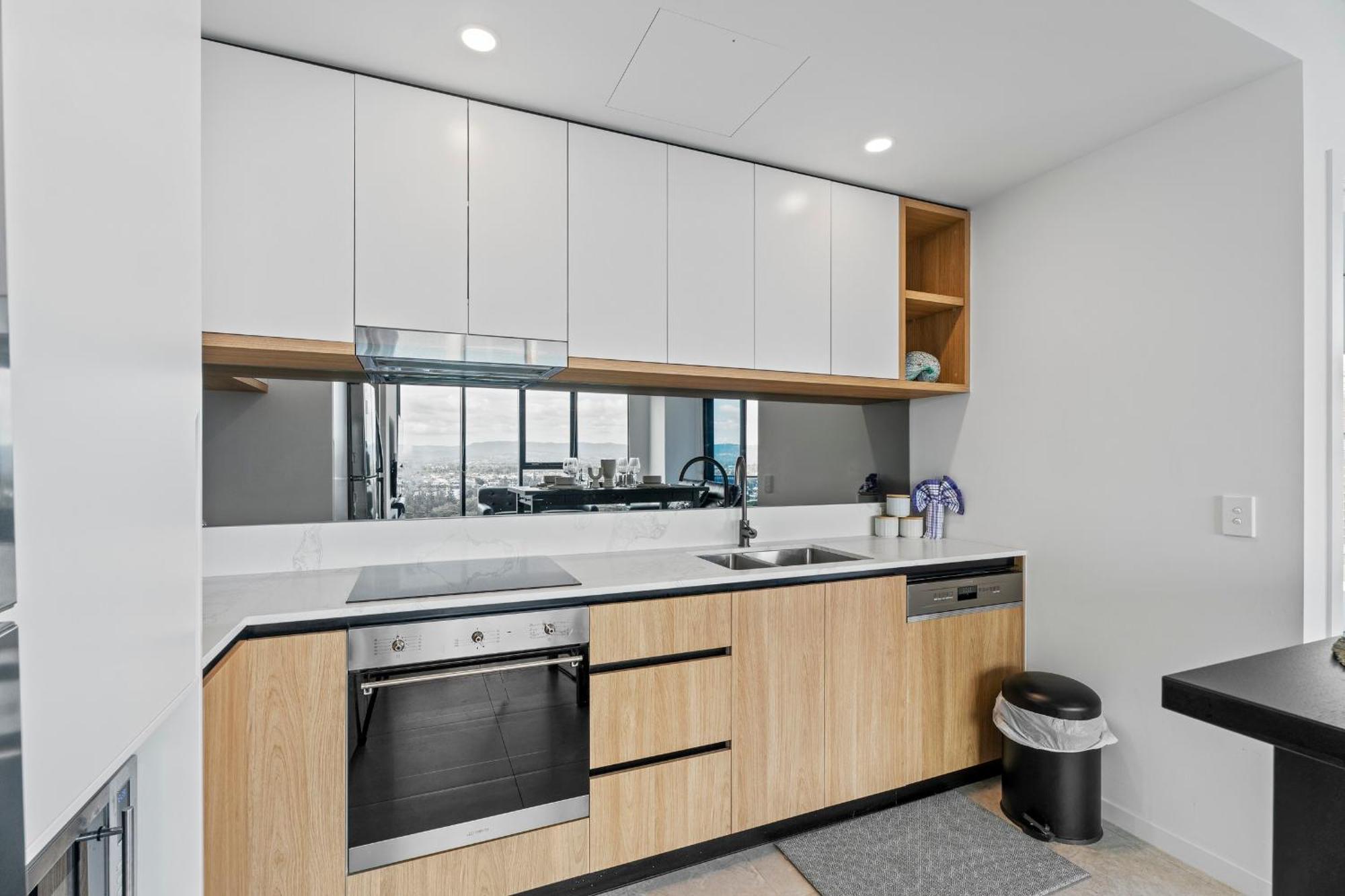 Modern 2 Bedroom Unit At The Gallery Residences In Broadbeach - Q Apartment Gold Coast
