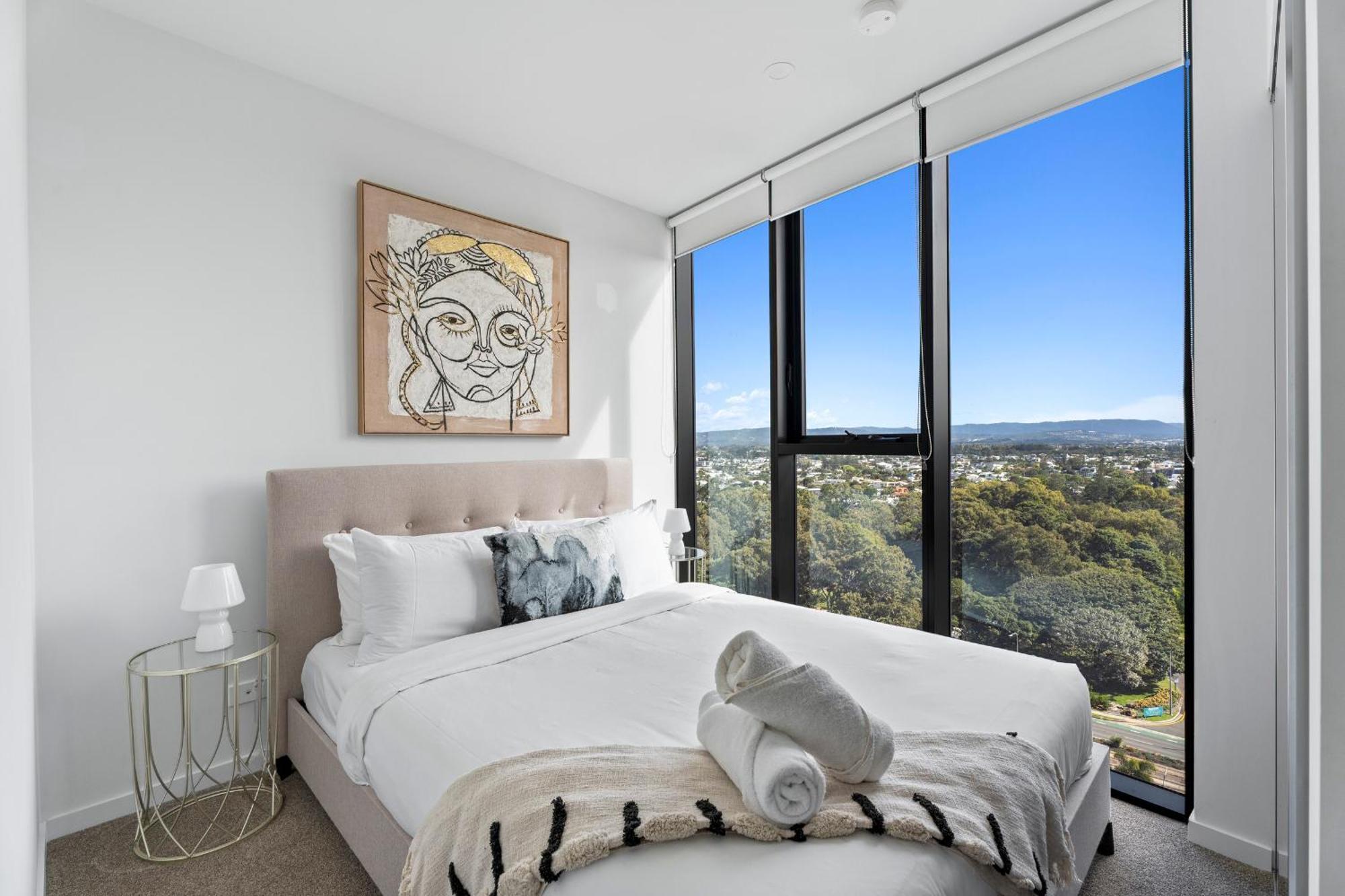 Apartment Modern 2 Bedroom Unit At The Gallery Residences In Broadbeach - Q *