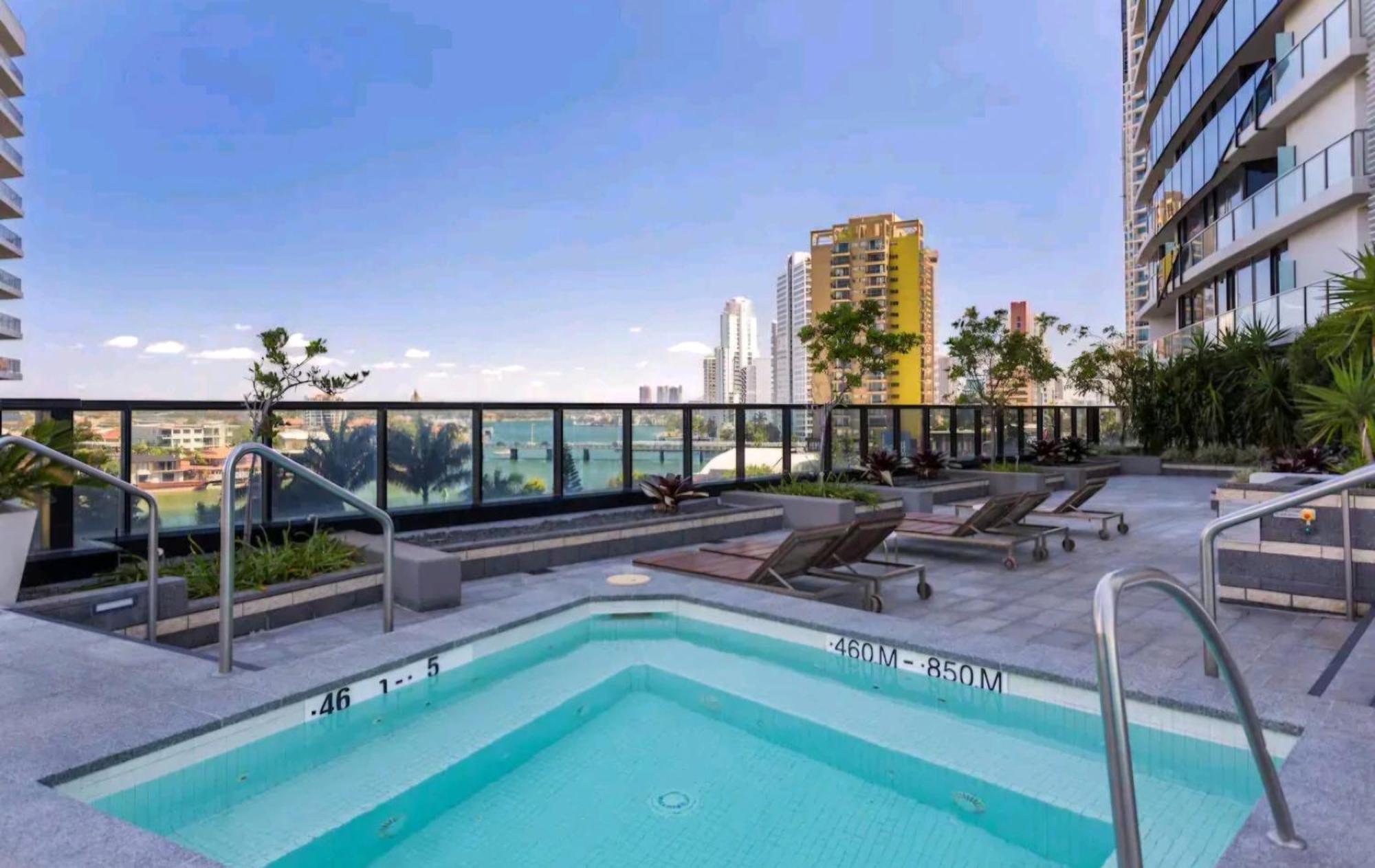 Apartment Circle On Cavill 3 Bedroom 2 Bathroom Ocean And River View Gold Coast