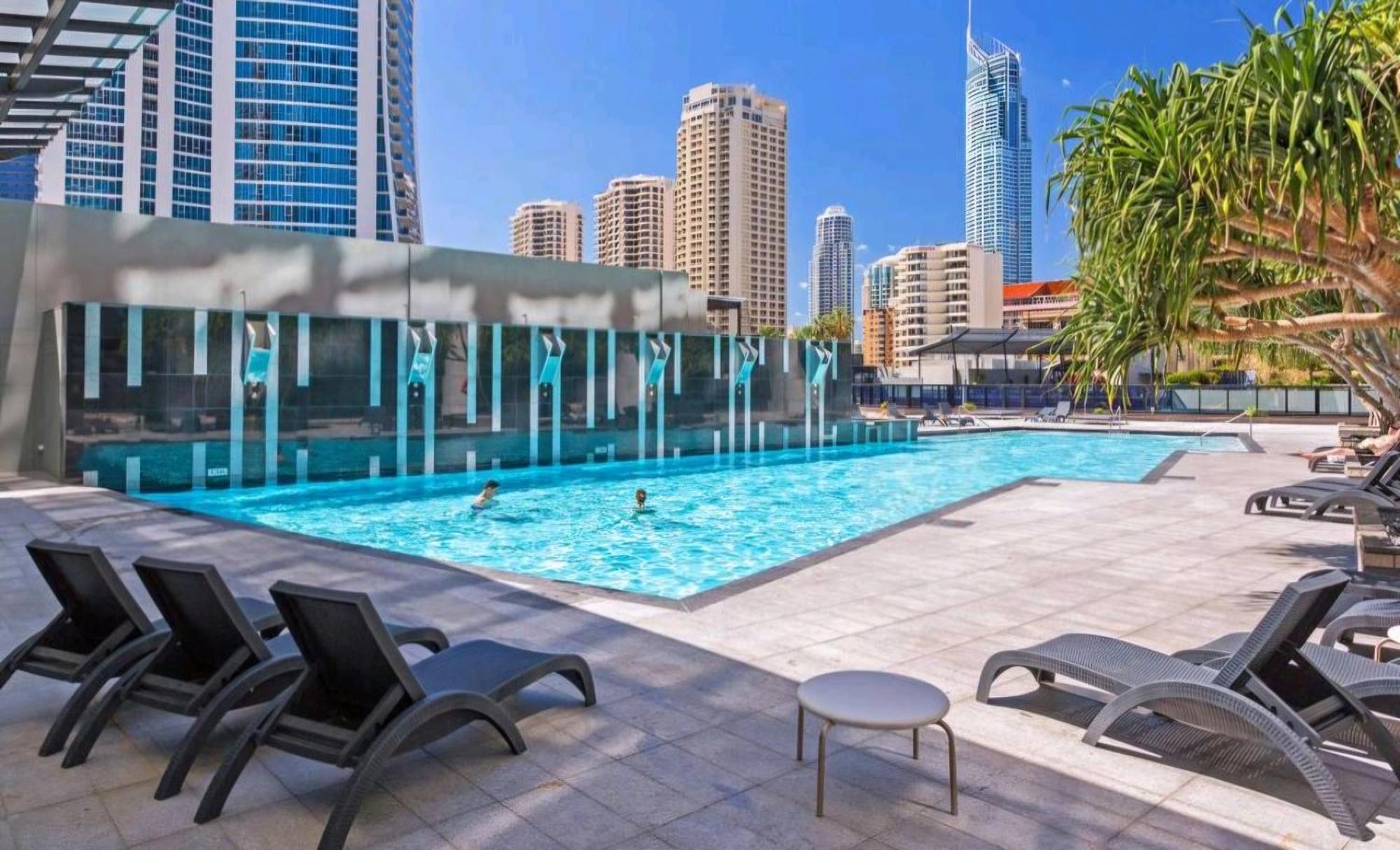 Circle On Cavill 3 Bedroom 2 Bathroom Ocean And River View Apartment