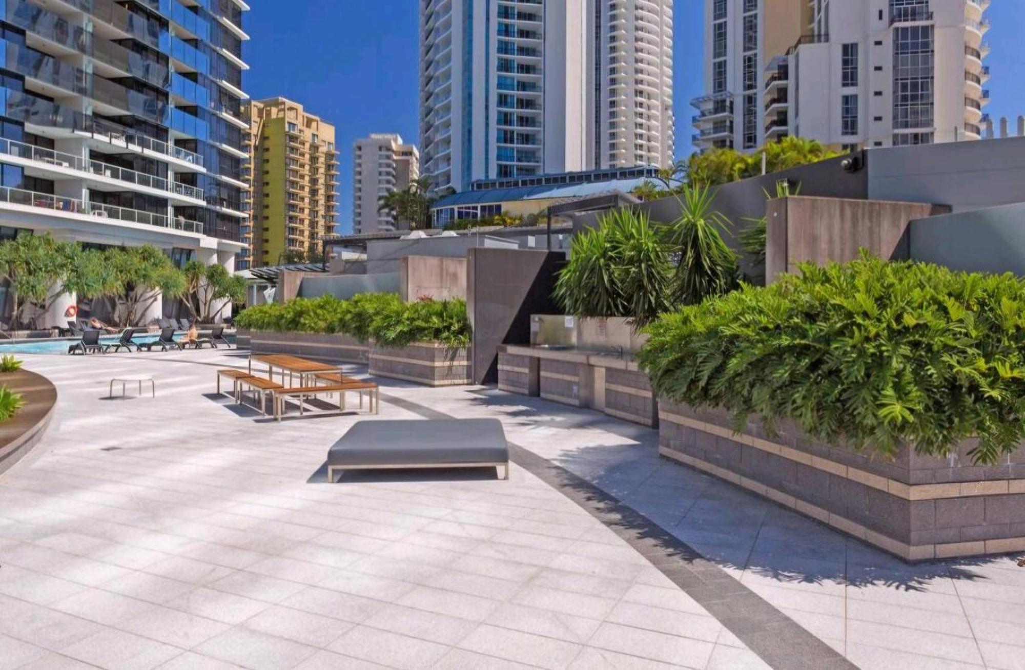 Circle On Cavill 3 Bedroom 2 Bathroom Ocean And River View * Gold Coast