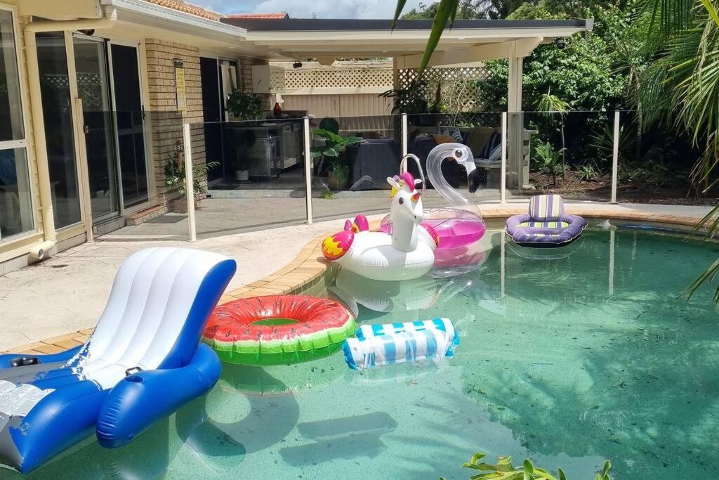 6 Bedroom House With Pool *