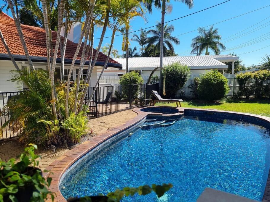 Holiday home Fab 4brm With Pool A 18 Min Walk To Gold Coast
